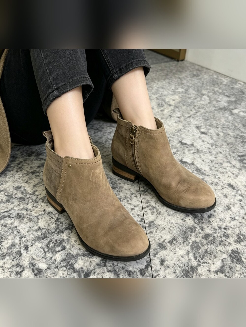 Sorel Taupe Suede Ankle Booties Women’s Size 6 Side Zip Low Heel Chelsea Style